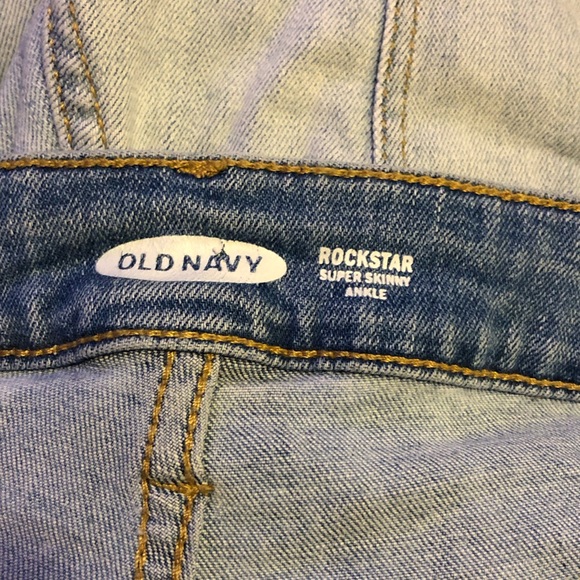 Old Navy Light Wash Jeans - Picture 6 of 6